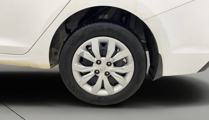 2018 Hyundai Verna 1.4 E PETROL, Petrol, Manual, 87,409 km, Left Rear Wheel