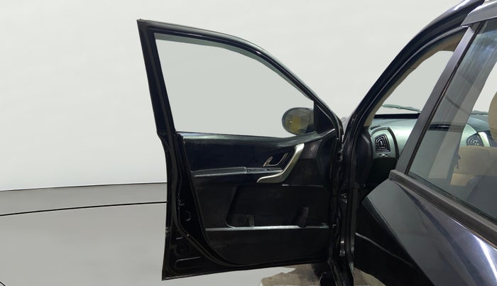 2019 Mahindra XUV500 W7, Diesel, Manual, 1,03,090 km, LHS Front Door