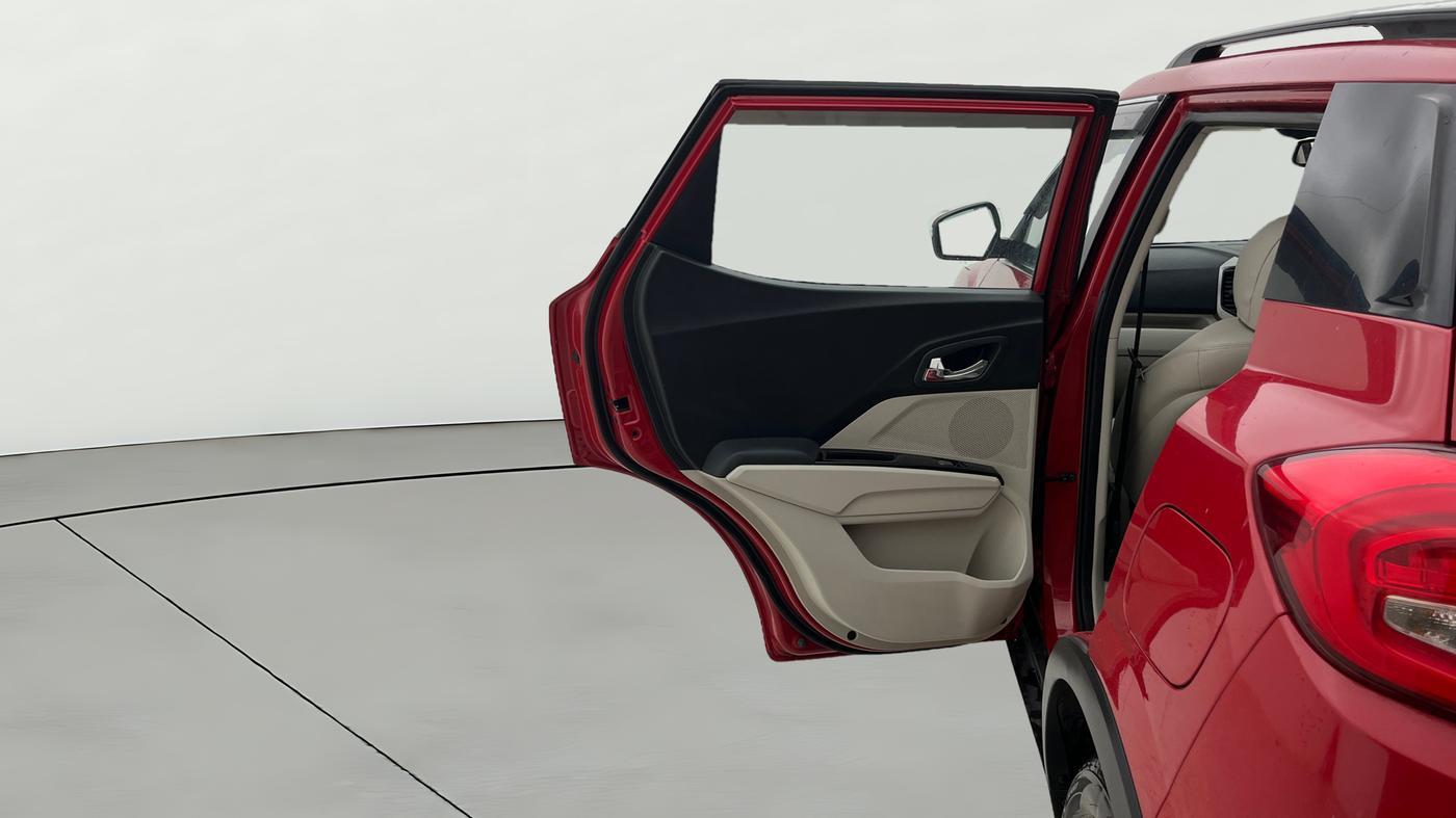 2023 Mahindra XUV300 W8 (O) 1.2 PETROL AMT, Petrol, Automatic, 9,410 km, LHS Rear Door