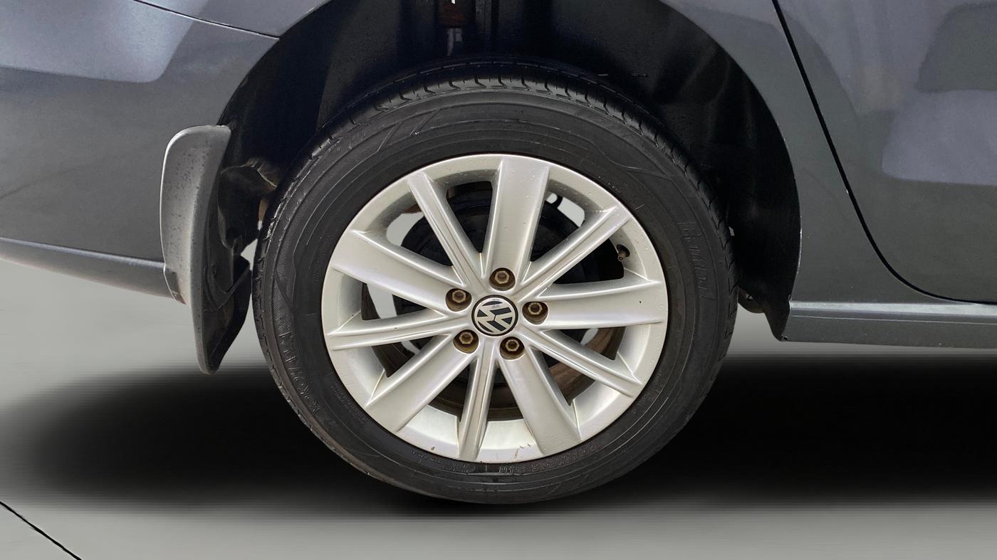 2017 Volkswagen Vento 1.2 TSI HIGHLINE PLUS AT, Petrol, Automatic, 92,325 km, Right Rear Wheel