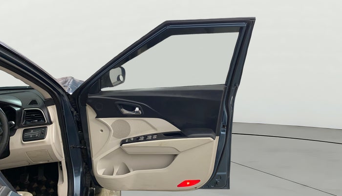 2019 Mahindra XUV300 W8 (O) 1.5 DIESEL, Diesel, Manual, 81,202 km, RHS Front Door