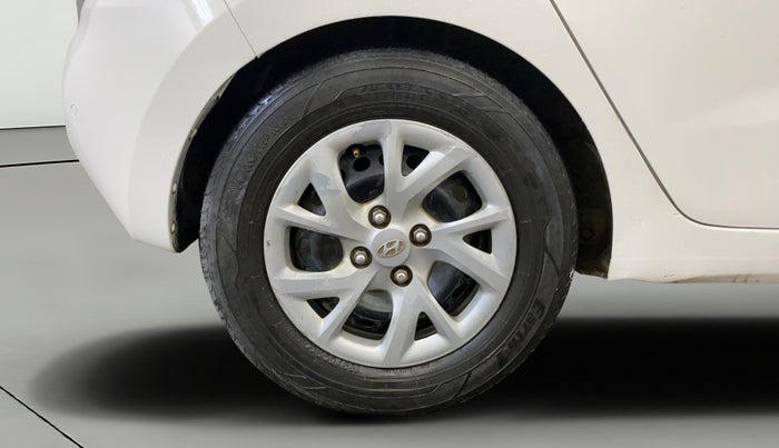 2017 Hyundai Grand i10 SPORTZ 1.2 KAPPA VTVT, CNG, Manual, 1,17,109 km, Right Rear Wheel