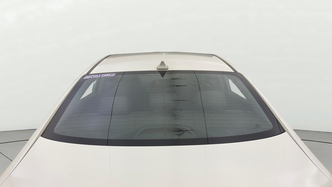 2016 Hyundai New Elantra 2.0 SX(O) AT PETROL, Petrol, Automatic, 1,01,417 km, Rear Windshield