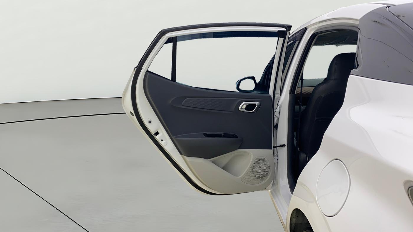 2025 Hyundai AURA SX 1.2 CNG, CNG, Manual, 12,818 km, LHS Rear Door