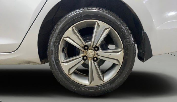 2017 Hyundai Verna 1.6 VTVT SX (O) AT, Petrol, Automatic, 72,278 km, Left Rear Wheel