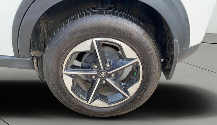 2025 Tata NEXON Fearless Plus (PS) 1.2 iCNG 6MT Dual Tone, CNG, Manual, 8,858 km, Left Rear Wheel