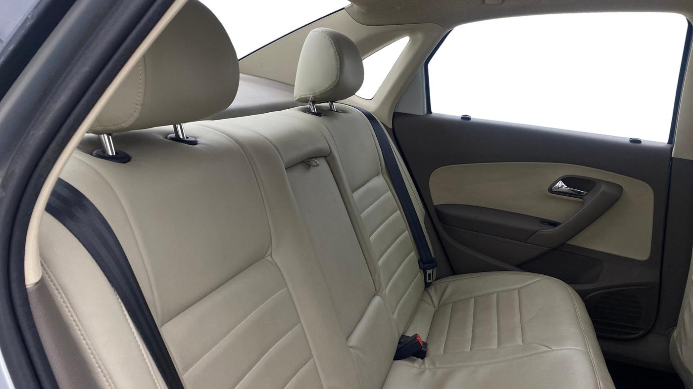 2015 Skoda Rapid AMBITION 1.6 MPI MT, Petrol, Manual, 29,042 km, Right Side Rear Door Cabin