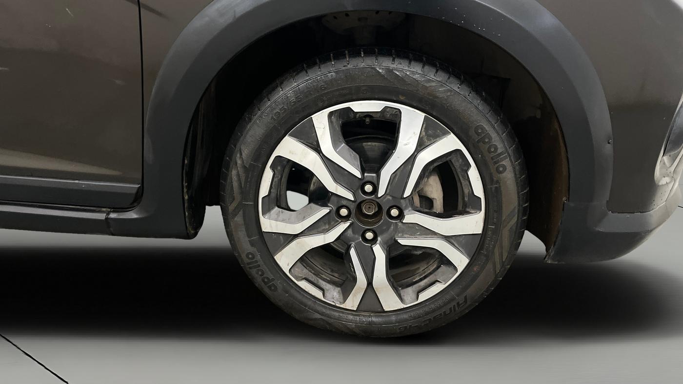2018 Honda WR-V 1.5L I-DTEC VX MT, Diesel, Manual, 1,34,100 km, Right Front Wheel
