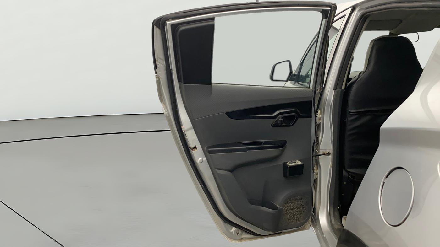 2019 Mahindra KUV 100 NXT K2 P 6 STR, Petrol, Manual, 45,633 km, LHS Rear Door