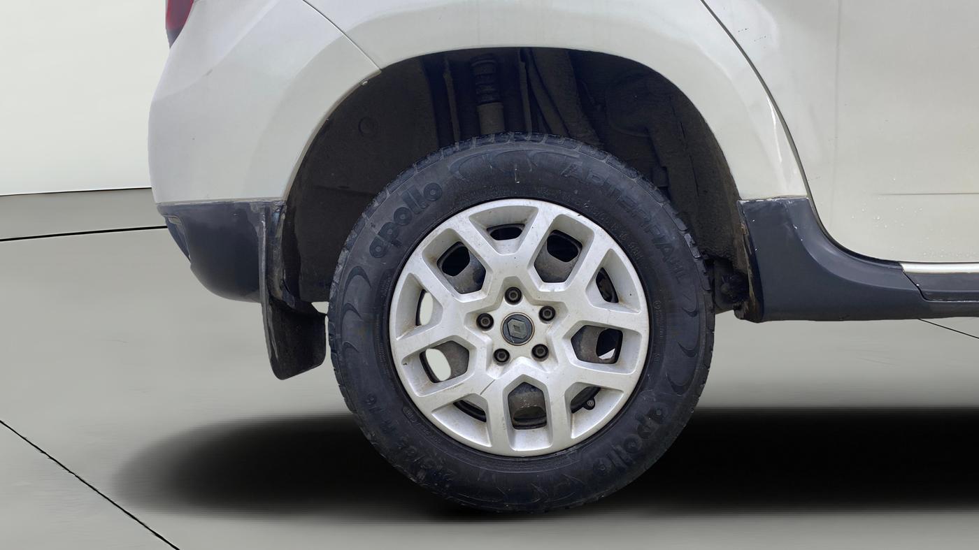 2016 Renault Duster RXE PETROL, Petrol, Manual, 25,165 km, Right Rear Wheel