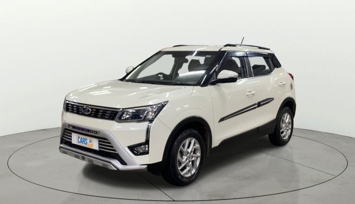 2022 Mahindra XUV300 W8 1.2 PETROL, Petrol, Manual, 36,559 km, Left Front Diagonal