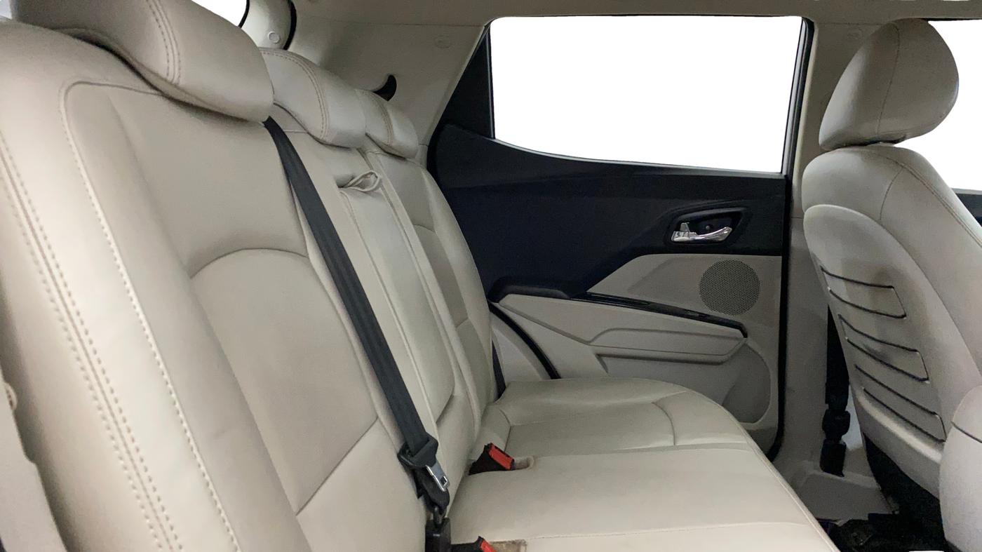 2019 Mahindra XUV300 W8 (O) 1.2 PETROL, Petrol, Manual, 61,868 km, Right Side Rear Door Cabin