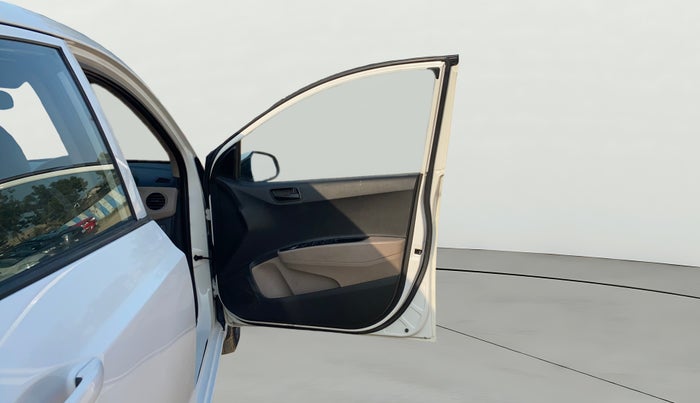 2018 Hyundai Grand i10 MAGNA 1.2 KAPPA VTVT, Petrol, Manual, 1,11,736 km, RHS Front Door