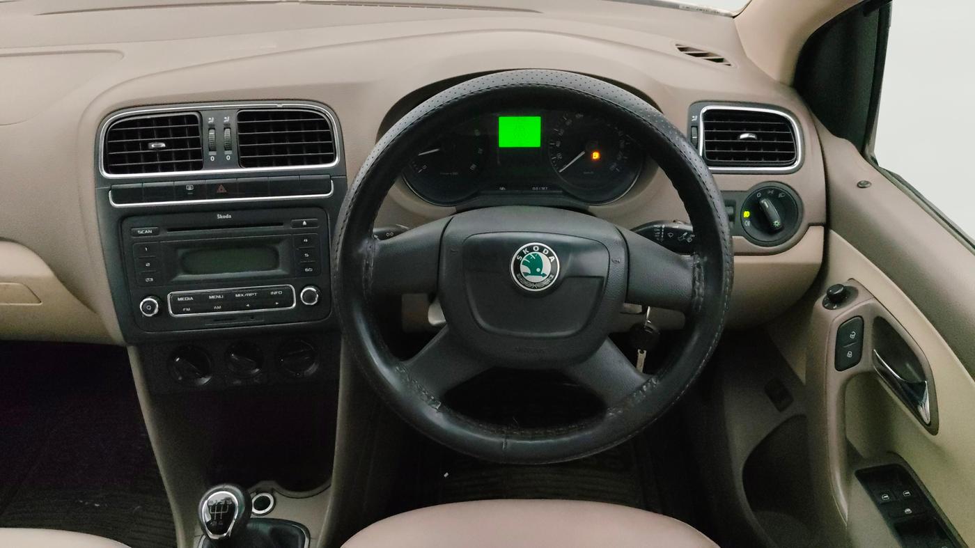 2013 Skoda Rapid AMBITION 1.6 MPI MT PLUS, Petrol, Manual, 59,727 km, Steering Wheel Close Up
