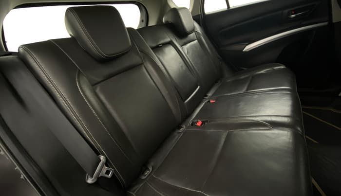 2018 Maruti S Cross ALPHA 1.3, Diesel, Manual, 1,22,381 km, Right Side Rear Door Cabin