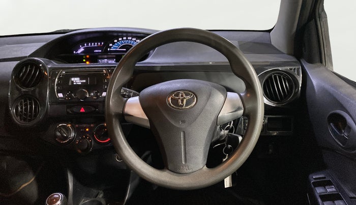 2017 Toyota Etios CROSS 1.2 G, Petrol, Manual, 1,09,423 km, Steering Wheel Close Up