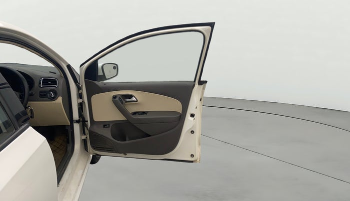 2014 Volkswagen Vento HIGHLINE PETROL AT, Petrol, Automatic, 31,816 km, RHS Front Door