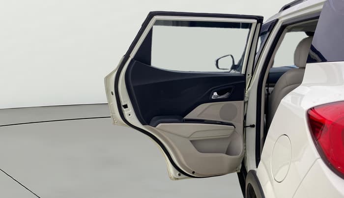 2022 Mahindra XUV300 W8 (O) 1.5 DIESEL, Diesel, Manual, 1,47,204 km, LHS Rear Door