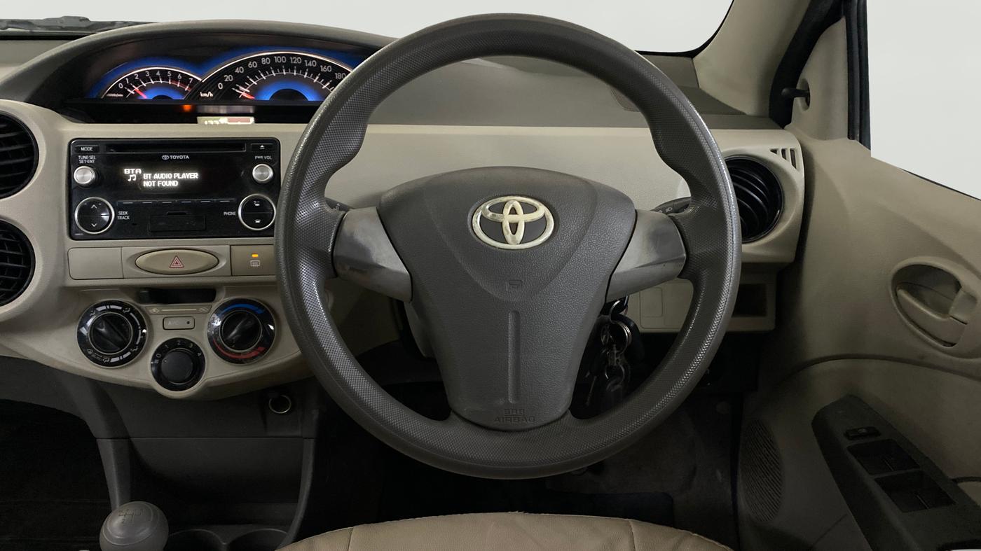 2016 Toyota Etios Liva GD, Diesel, Manual, 1,08,584 km, Steering Wheel Close Up