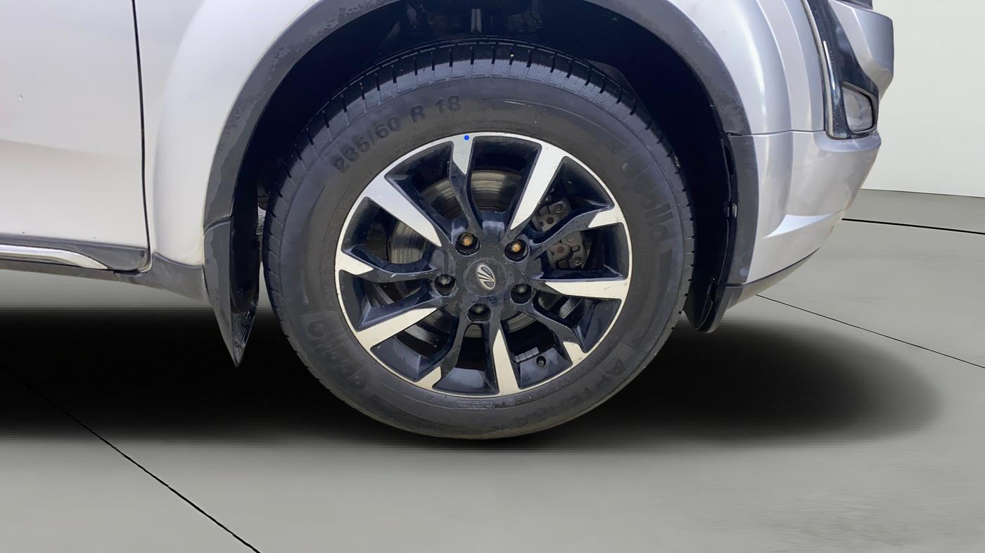 2019 Mahindra XUV500 W11, Diesel, Manual, 1,08,000 km, Right Front Wheel