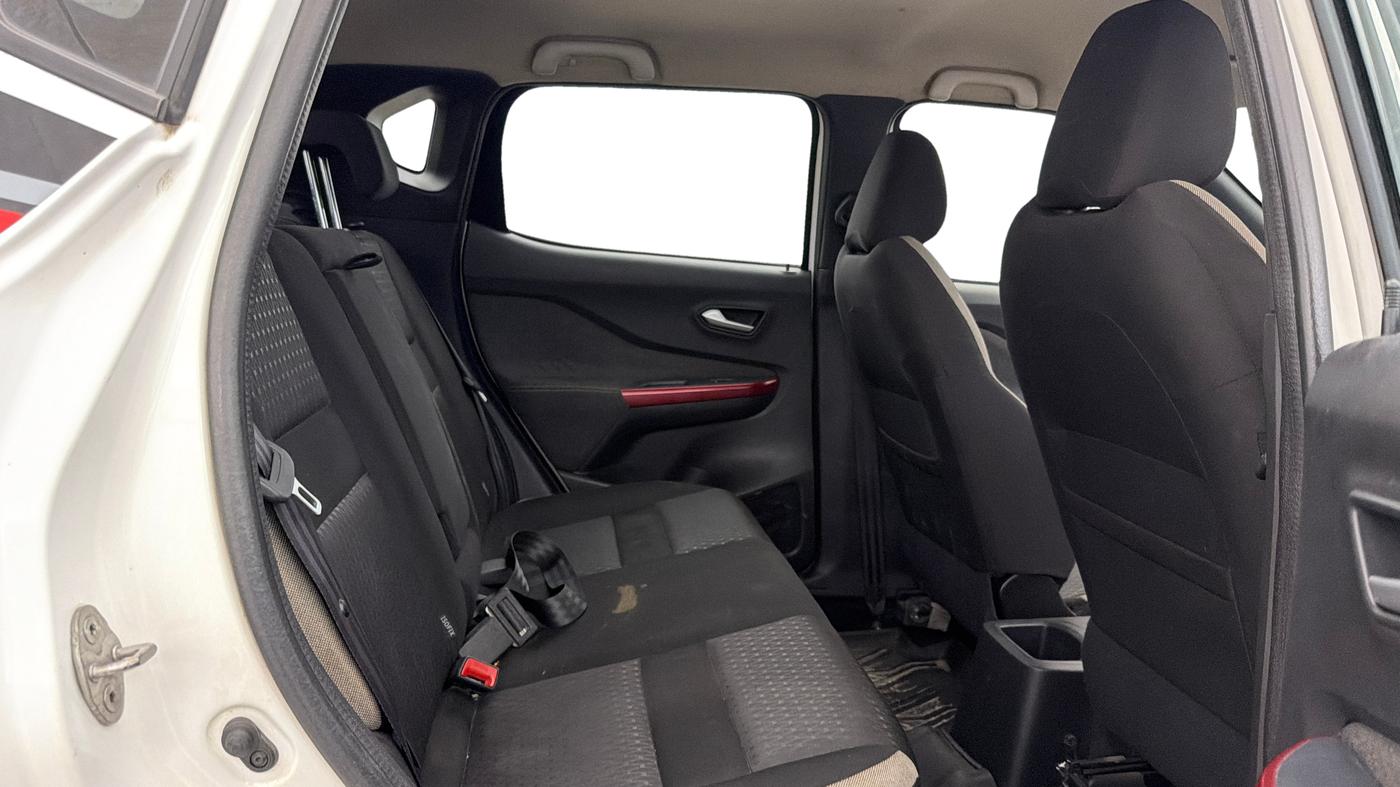 2022 Nissan MAGNITE XV TURBO CVT RED EDITION, Petrol, Automatic, 78,224 km, Right Side Rear Door Cabin