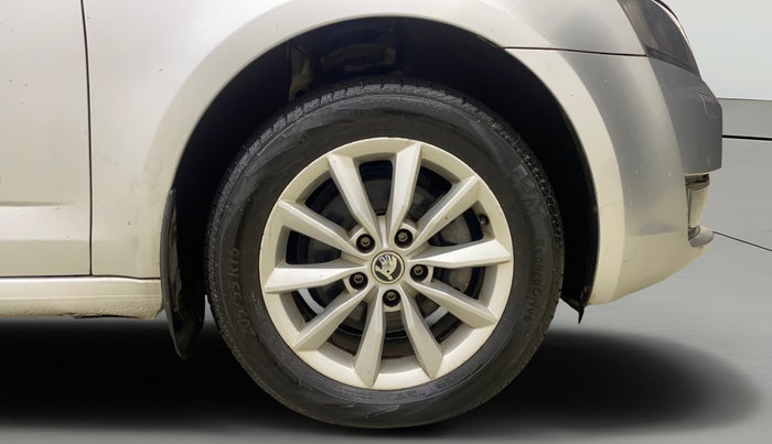 2016 Skoda Octavia 2.0 TDI CR STYLE PLUS AT, Diesel, Automatic, 60,469 km, Right Front Wheel