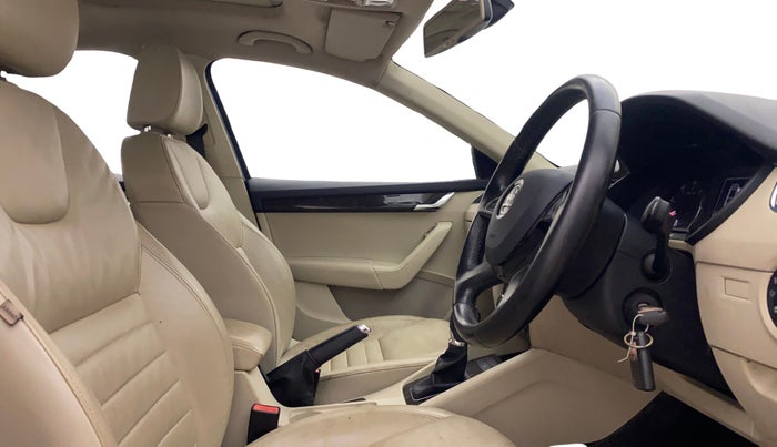 2015 Skoda Octavia ELEGANCE 1.8 TSI AT, Petrol, Automatic, 85,509 km, Right Side Front Door Cabin