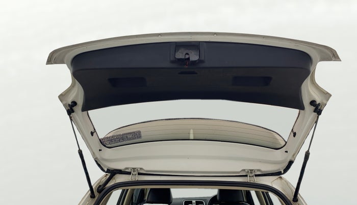 2016 Volkswagen Polo HIGHLINE1.2L, Petrol, Manual, 48,746 km, Boot Door Open