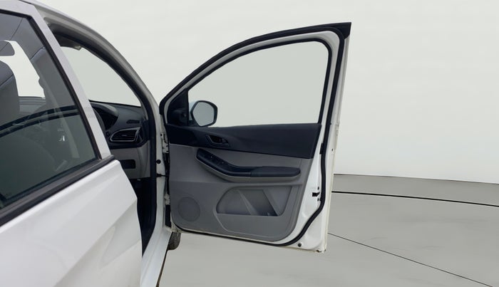 2021 Tata Tiago XT LIMITED EDITION PETROL, CNG, Manual, 1,04,937 km, RHS Front Door