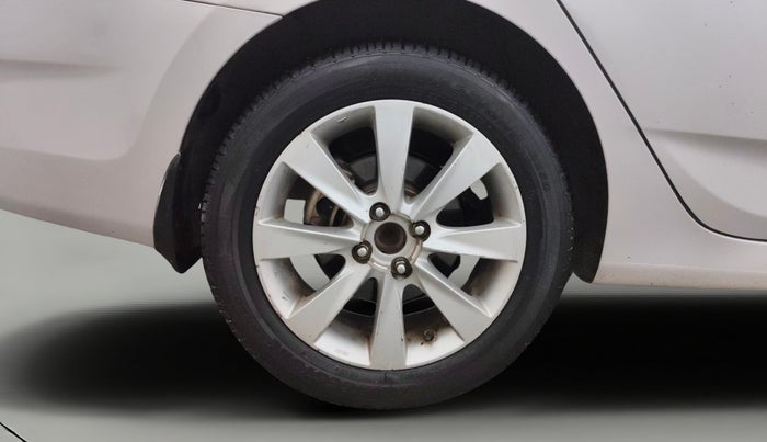 2013 Hyundai Verna FLUIDIC 1.6 VTVT SX, Petrol, Manual, 50,683 km, Right Rear Wheel