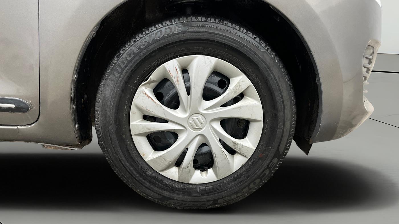 2018 Maruti Swift VXI, Petrol, Manual, 40,751 km, Right Front Wheel