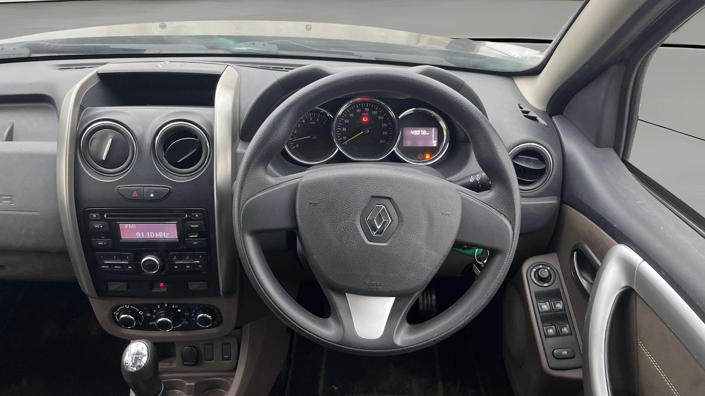 2016 Renault Duster RXL 1.6 PETROL, Petrol, Manual, 49,077 km, Steering Wheel Close Up