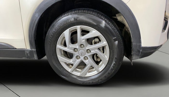 2023 Mahindra XUV300 W8 1.2 PETROL, Petrol, Manual, 22,230 km, Right Front Wheel