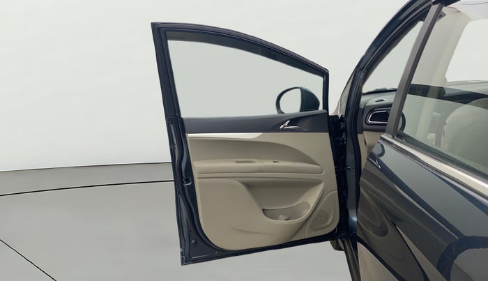 2018 Mahindra MARAZZO M6 7 STR, Diesel, Manual, 30,656 km, LHS Front Door