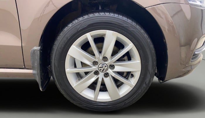 2016 Volkswagen Polo HIGHLINE1.2L, Petrol, Manual, 91,915 km, Right Front Wheel