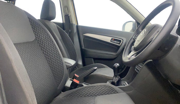 2016 Maruti Vitara Brezza ZDI PLUS, Diesel, Manual, 1,33,214 km, Right Side Front Door Cabin