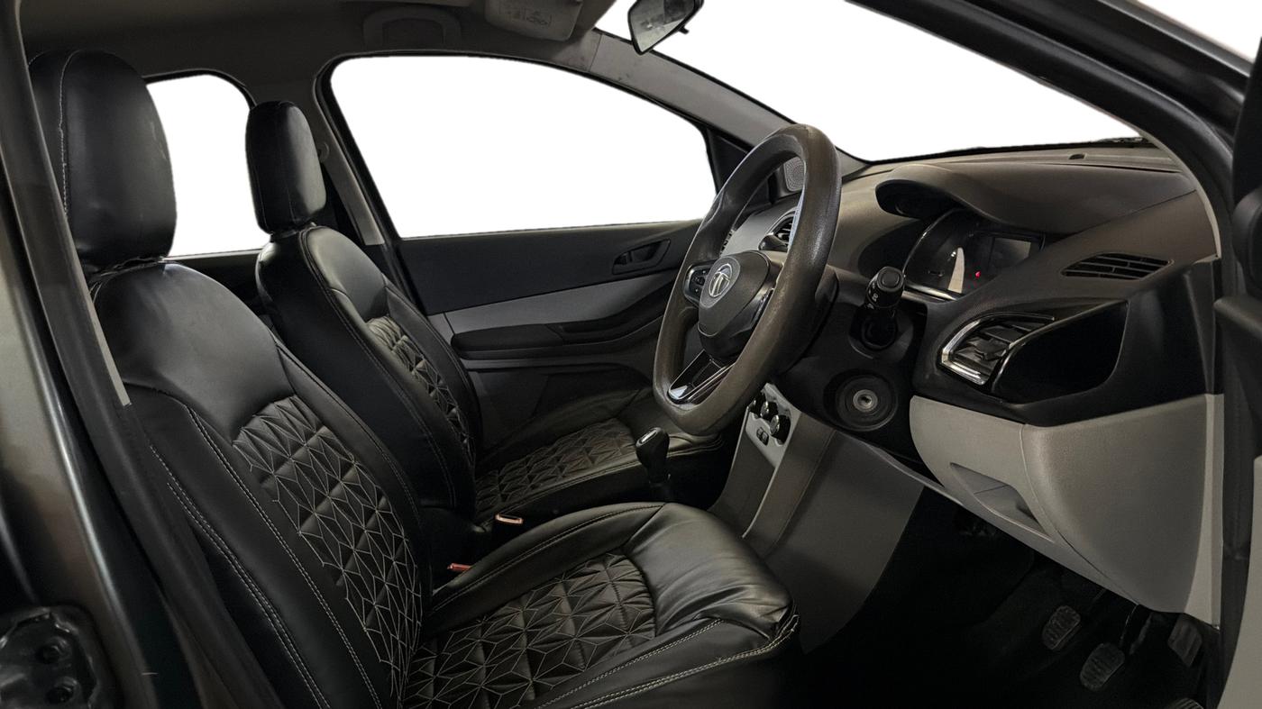 2023 Tata Tiago XT PETROL, Petrol, Manual, 50,617 km, Right Side Front Door Cabin