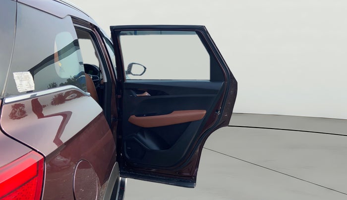 2020 MG HECTOR PLUS SHARP 2.0 DIESEL TURBO MT 6-STR, Diesel, Manual, 35,418 km, RHS Rear Door