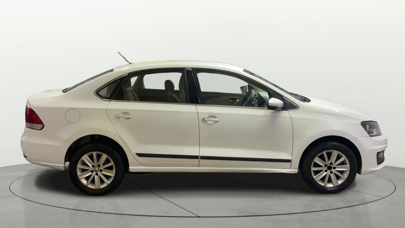 2016 Volkswagen Vento HIGHLINE 1.5 AT, Diesel, Automatic, 1,88,179 km, Right Side View