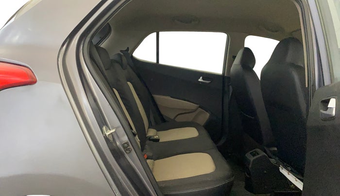 2016 Hyundai Grand i10 SPORTZ 1.2 KAPPA VTVT, Petrol, Manual, 30,878 km, Right Side Rear Door Cabin