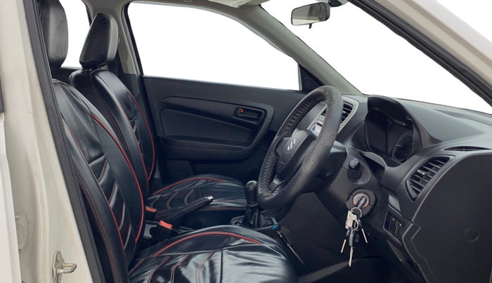 2020 Maruti Vitara Brezza LXI, Petrol, Manual, 41,402 km, Right Side Front Door Cabin