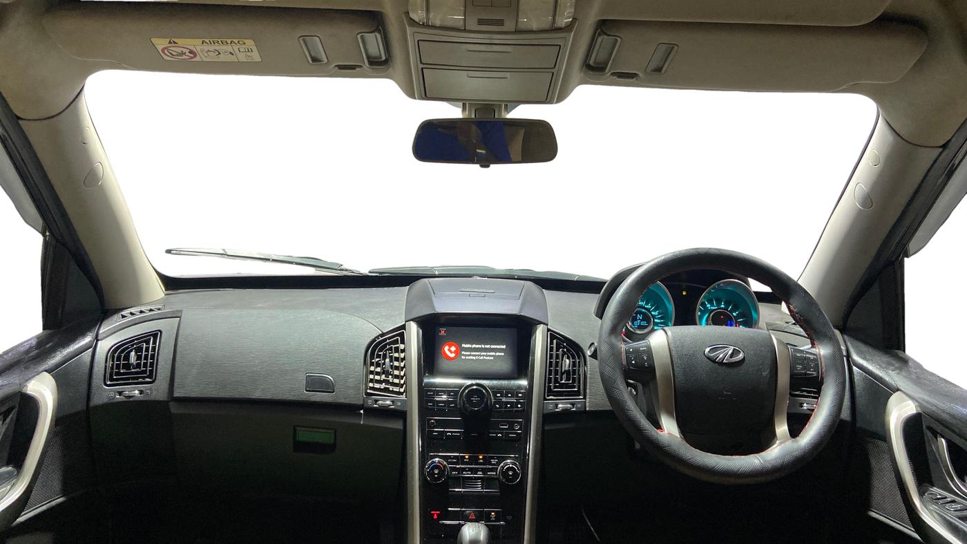 2019 Mahindra XUV500 W7, Diesel, Manual, 1,03,090 km, Dashboard