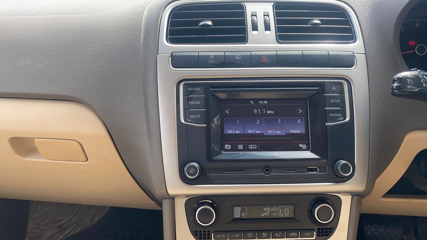 2016 Volkswagen Vento HIGHLINE PETROL AT, Petrol, Automatic, 56,101 km, Air Conditioner
