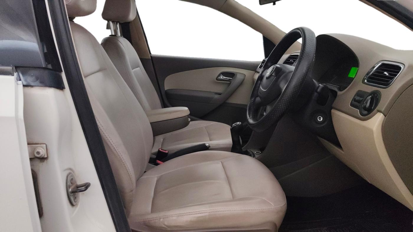2013 Skoda Rapid AMBITION 1.6 MPI MT PLUS, Petrol, Manual, 59,727 km, Right Side Front Door Cabin