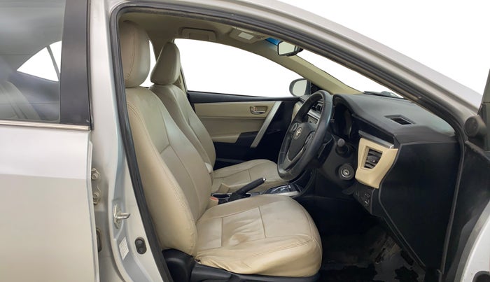 2016 Toyota Corolla Altis G CVT PETROL, Petrol, Automatic, 1,44,480 km, Right Side Front Door Cabin