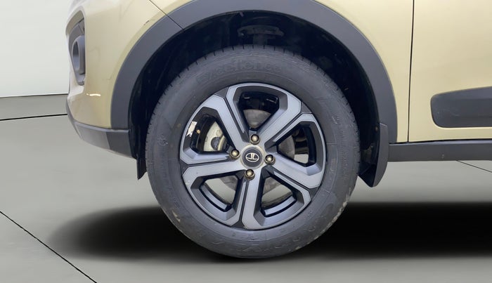 2022 Tata NEXON XZA PLUS (PREMIUM) KAZIRANGA DIESEL, Diesel, Automatic, 68,688 km, Left Front Wheel
