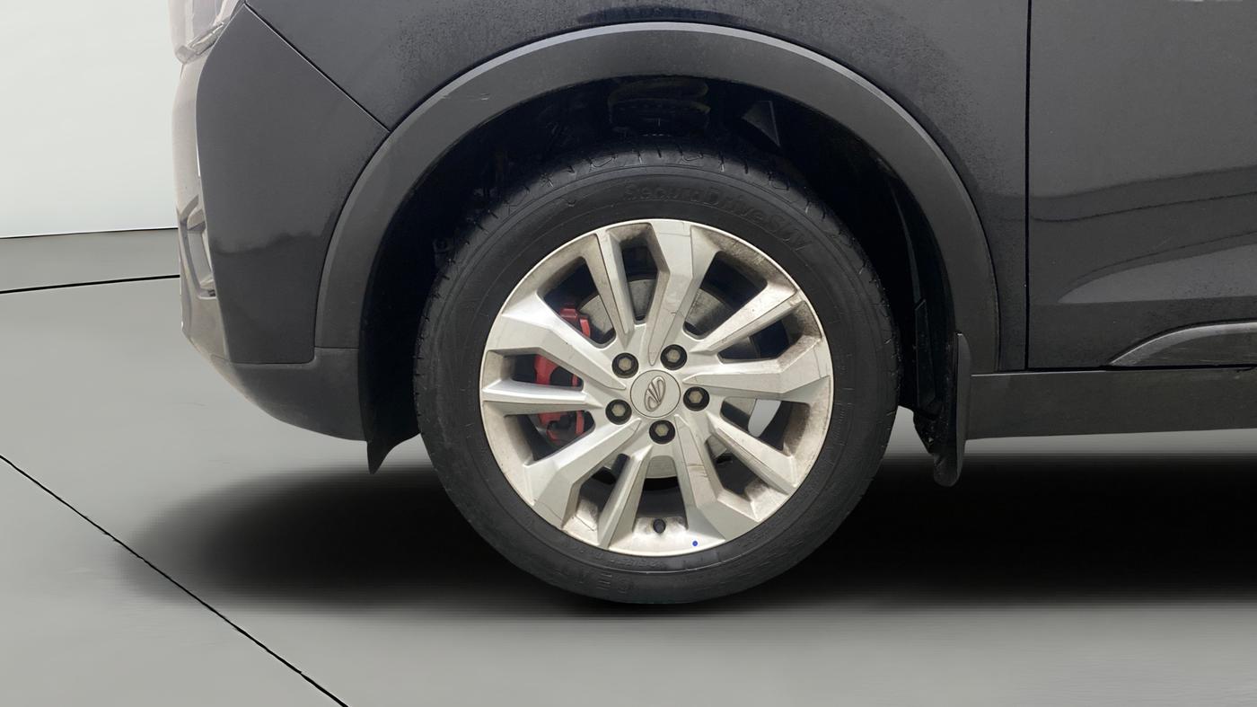2020 Mahindra XUV300 W8 1.5 DIESEL, Diesel, Manual, 93,468 km, Left Front Wheel