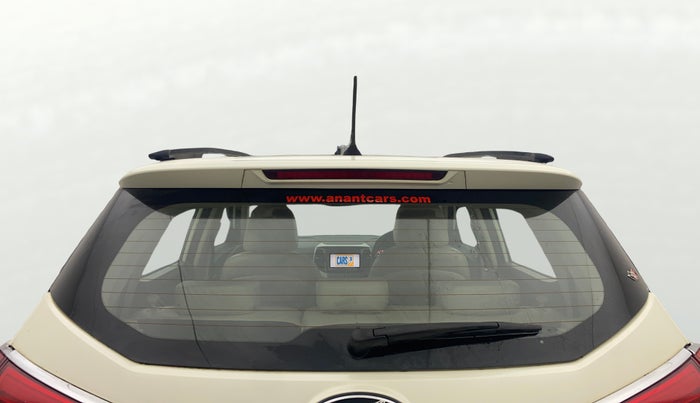 2021 Mahindra XUV300 W8 (O) 1.2 PETROL, Petrol, Manual, 1,22,446 km, Rear Windshield