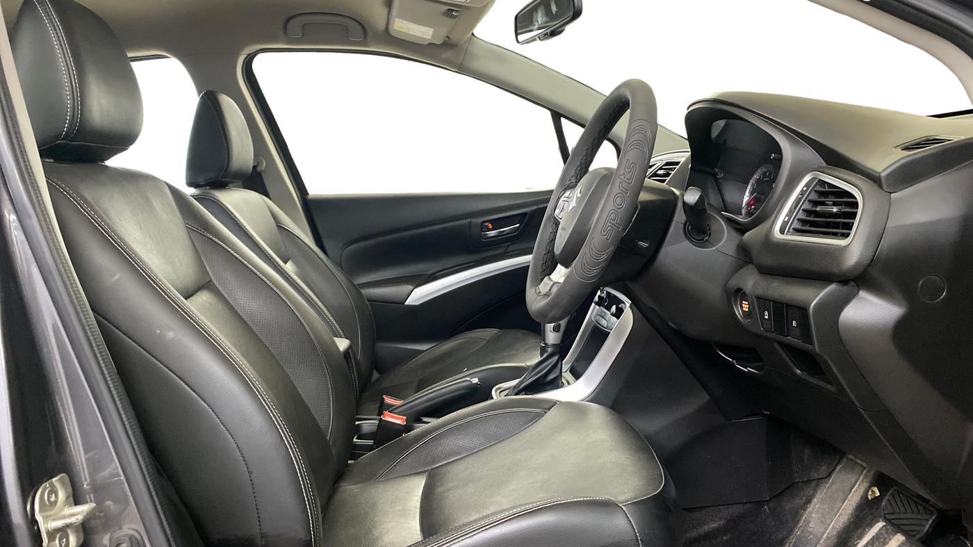 2020 Maruti S Cross ALPHA AT1.5, Petrol, Automatic, 40,622 km, Right Side Front Door Cabin