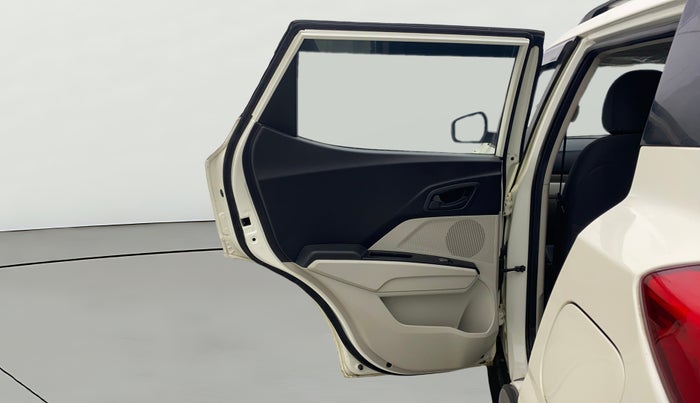 2023 Mahindra XUV300 W6 1.2 PETROL AMT, Petrol, Automatic, 15,464 km, LHS Rear Door